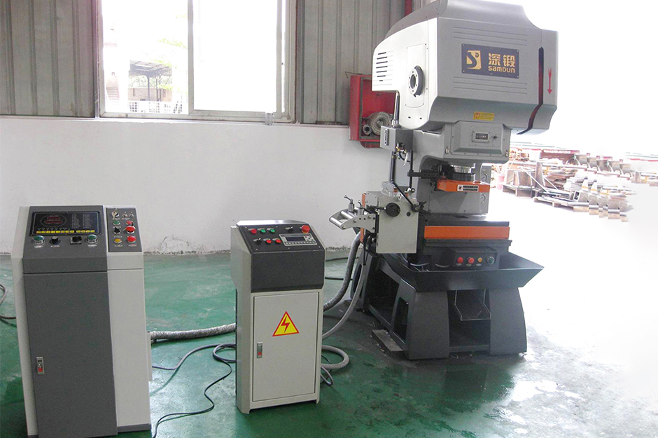 電子行業(yè)送料機的技術(shù)創(chuàng)新點 - 送料機_沖床送料機_nc伺服送料機_三合