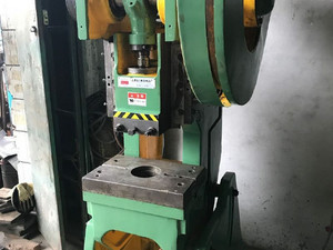 處理閑置資產(chǎn)，轉(zhuǎn)讓一批準(zhǔn)新氣動與普通沖床